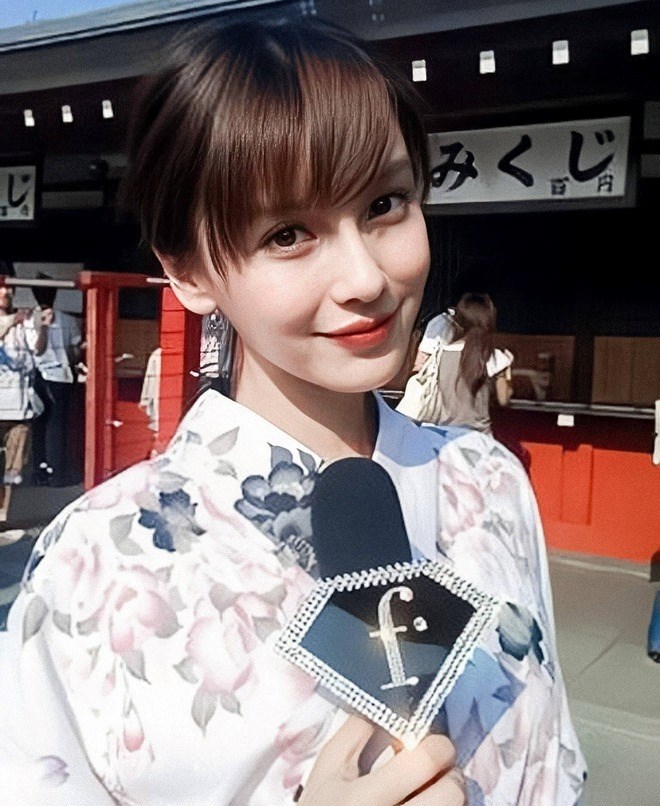 Angelababy đang làm gì với gương mặt của mình vậy? - ảnh 9