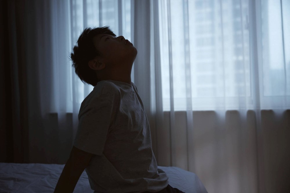 Không muốn nuôi dạy một đứa trẻ yếu đuối, tự ti, cha mẹ cần HẠN CHẾ làm 3 điều này - ảnh 1