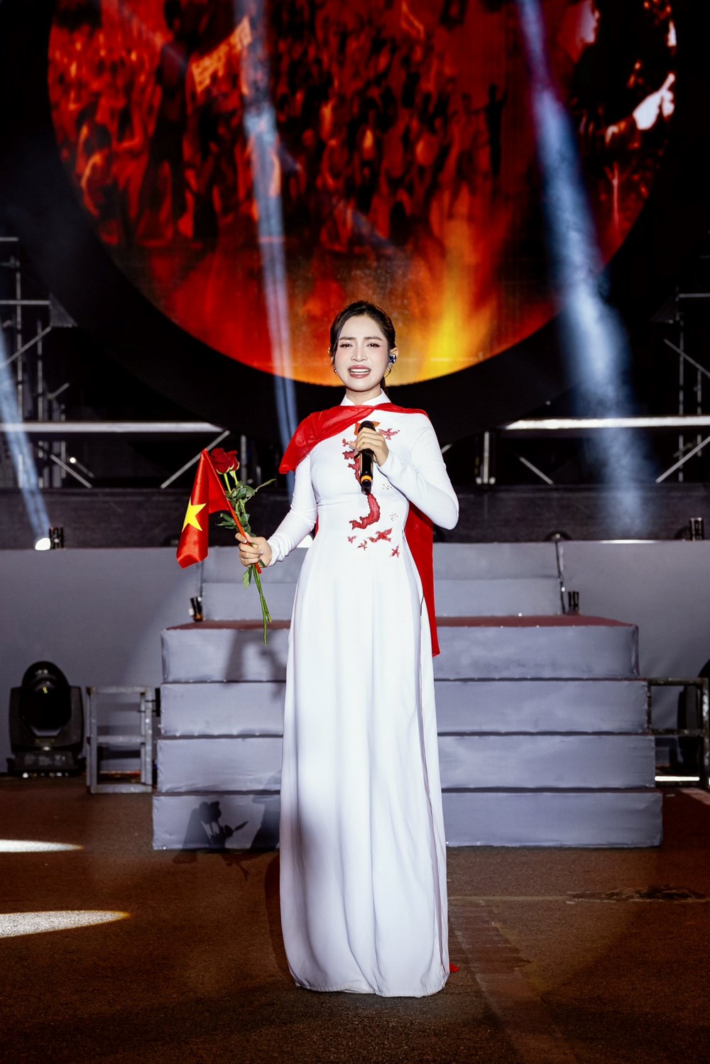 Ca khúc 10 tỉ view giúp 2 người đổi đời: Mua 2 căn nhà, được Ban Tuyên giáo và Dân vận Thành uỷ TP.HCM khen thưởng - ảnh 3