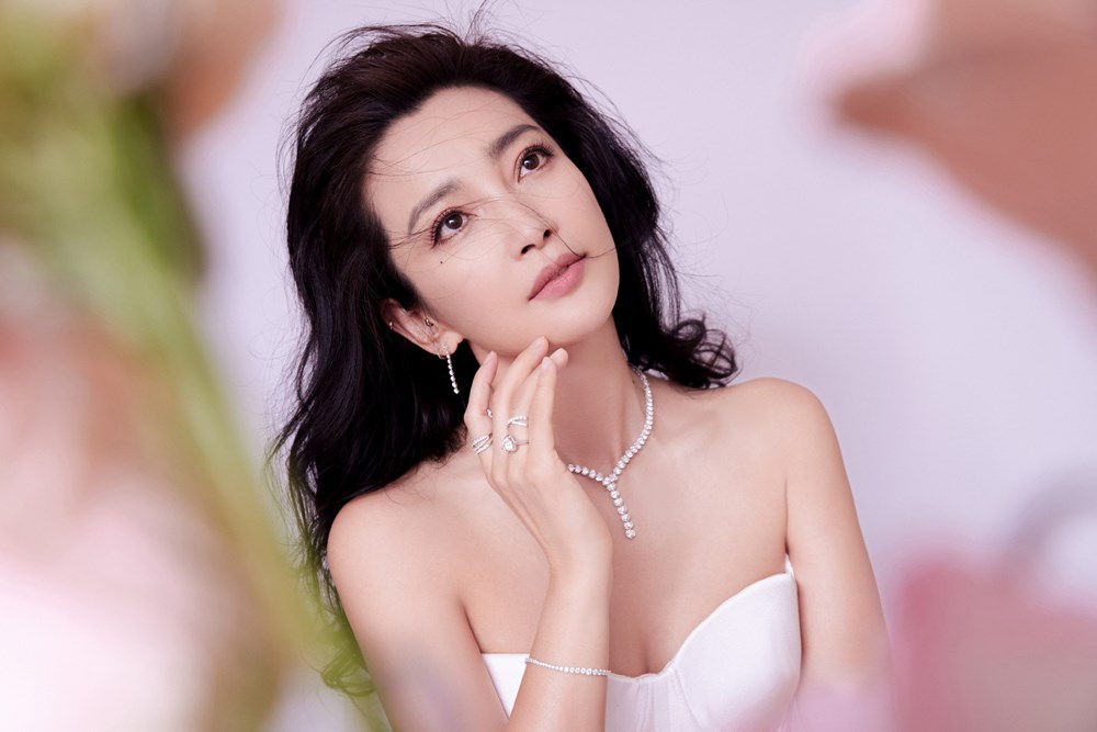 Không ai dám cưới mỹ nhân nghìn tỉ này: Nghe “giai thoại” đuổi 20 người giúp việc mà toát mồ hôi - ảnh 3