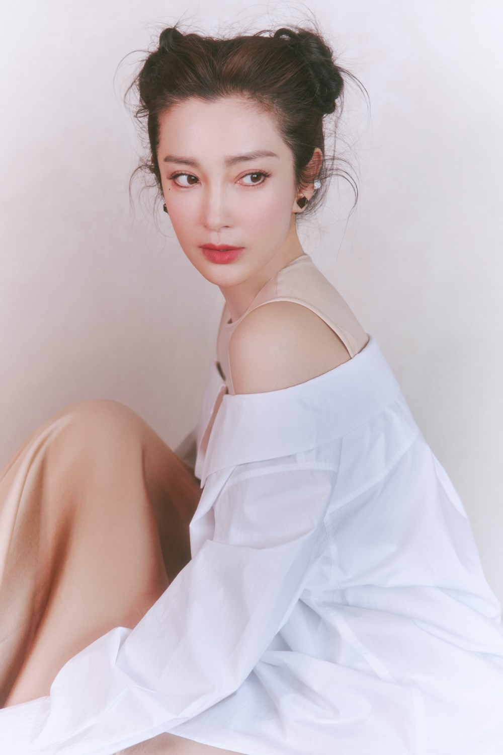 Không ai dám cưới mỹ nhân nghìn tỉ này: Nghe “giai thoại” đuổi 20 người giúp việc mà toát mồ hôi - ảnh 2