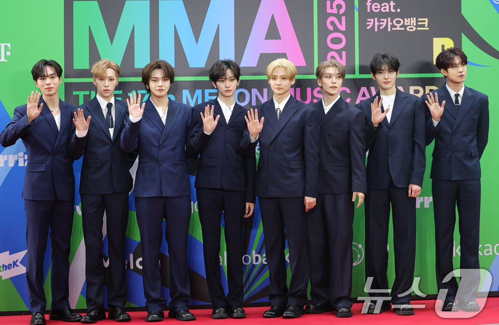 Thảm đỏ MMA 2025: Jennie hóa “nữ hoàng” đụng mặt tình cũ GD - Kai, Winter (aespa) lộ diện sau ồn ào hẹn hò Jungkook - ảnh 40