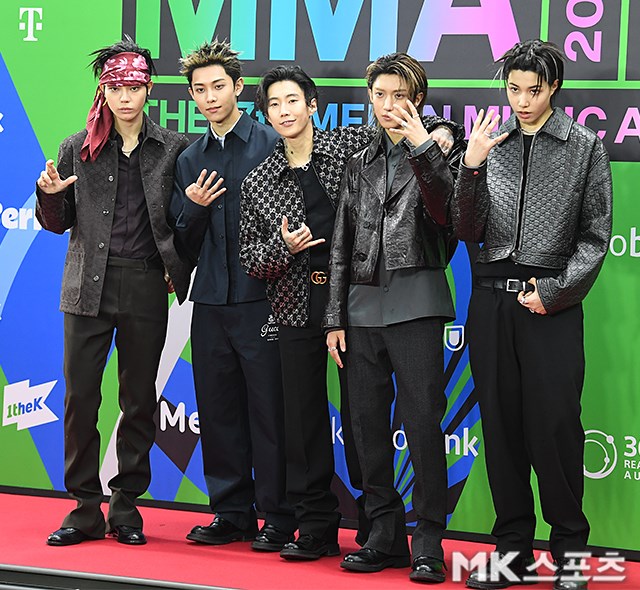 Thảm đỏ MMA 2025: Jennie hóa “nữ hoàng” đụng mặt tình cũ GD - Kai, Winter (aespa) lộ diện sau ồn ào hẹn hò Jungkook - ảnh 22