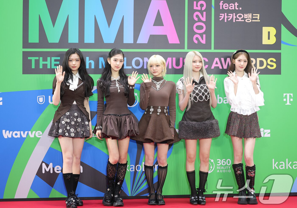 Thảm đỏ MMA 2025: Jennie hóa “nữ hoàng” đụng mặt tình cũ GD - Kai, Winter (aespa) lộ diện sau ồn ào hẹn hò Jungkook - ảnh 37