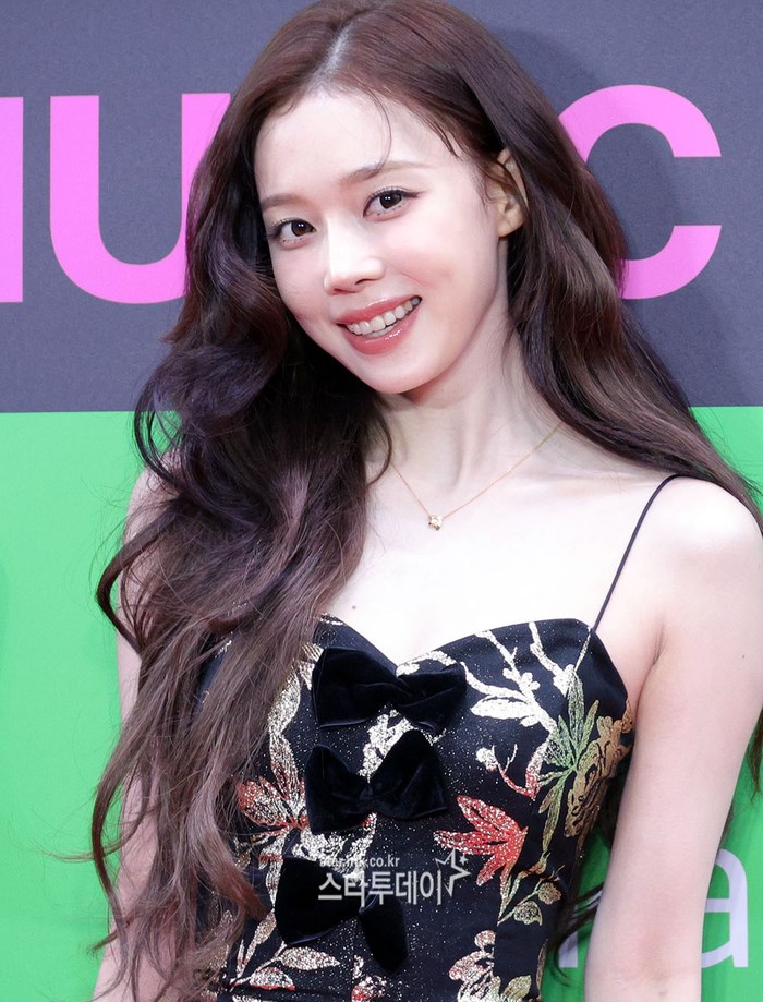 Thảm đỏ MMA 2025: Jennie hóa “nữ hoàng” đụng mặt tình cũ GD - Kai, Winter (aespa) lộ diện sau ồn ào hẹn hò Jungkook - ảnh 9