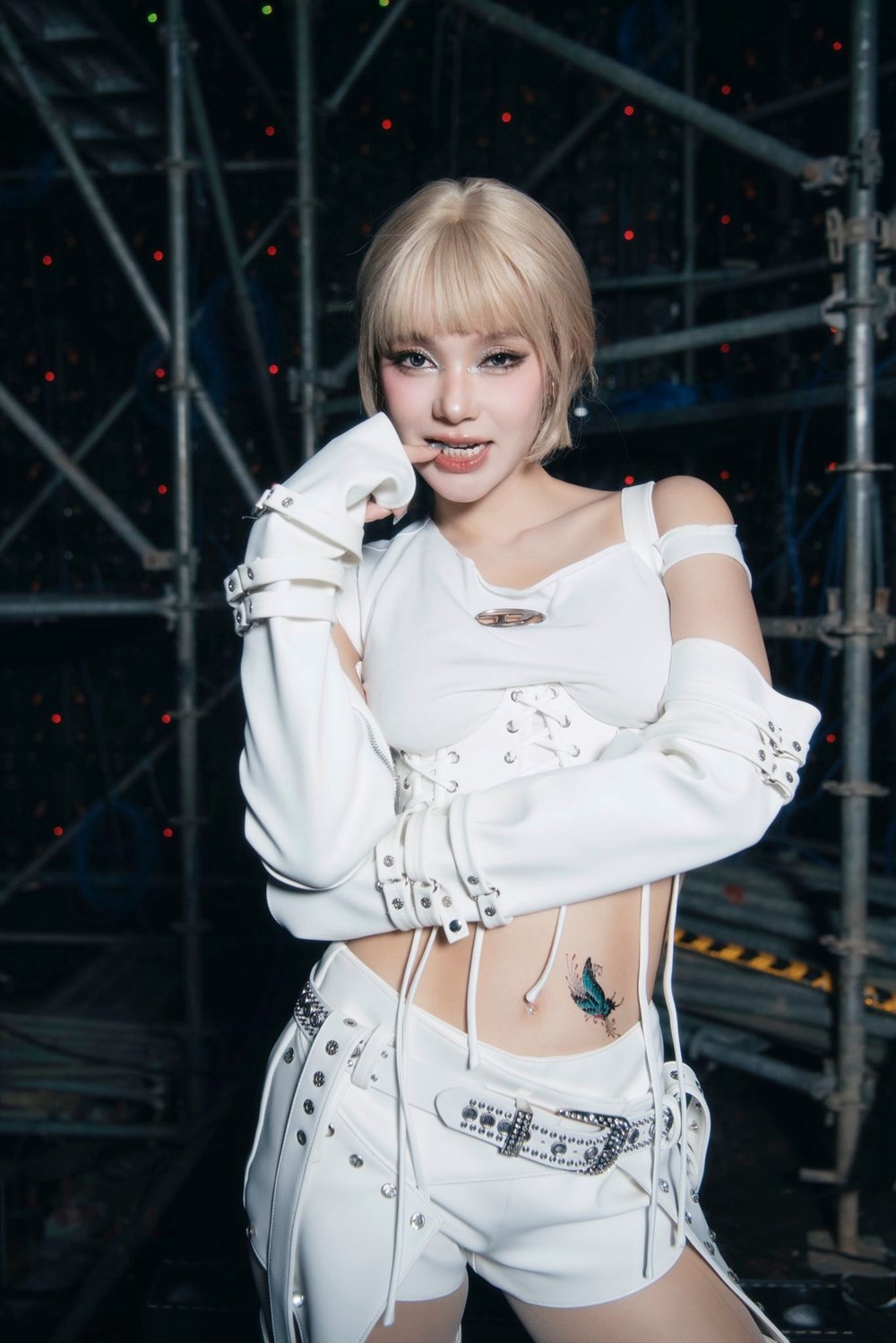 Không còn nhận ra Minh Hằng - ảnh 2