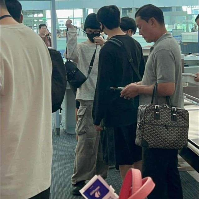 Jimin - Jungkook (BTS) “hòa tan” khi đến Đà Nẵng: Đi chợ mặc cả thành công như người Việt xịn! - ảnh 10