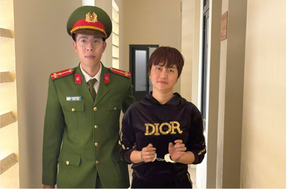 Nụ cười khó hiểu của người phụ nữ trở về sau 5 năm giả chết, trục lợi hơn 1,2 tỷ đồng tiền bảo hiểm - ảnh 1