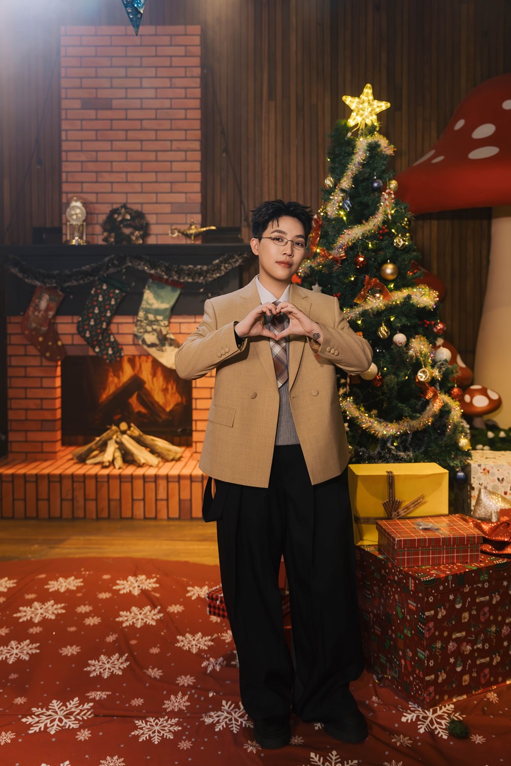 Nhạc Giáng sinh hot nhất lúc này: Nam rapper cứ góp giọng là hit, nghe muốn có người yêu ngay - ảnh 2