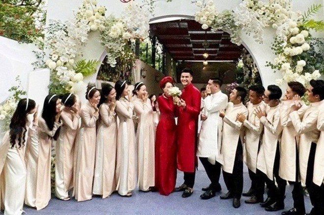 Showbiz Việt chưa có hôn lễ nào lạ như đôi này: Cưới linh đình 2 nơi mà không ai hay, cô dâu gia thế khủng cực bí ẩn!  - ảnh 1