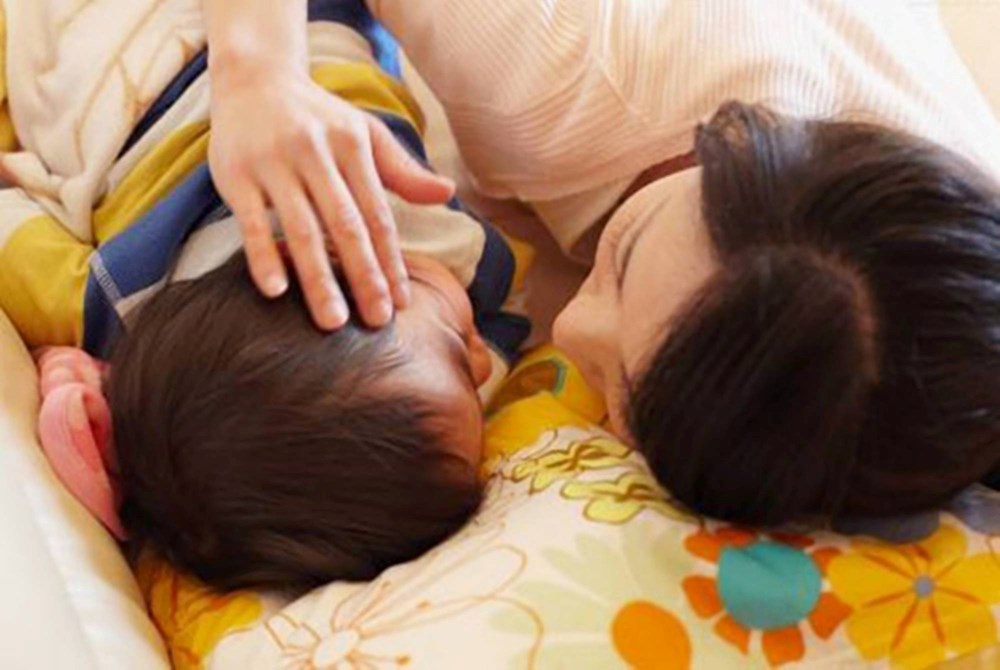 Trẻ ngủ chung với mẹ hay ngủ riêng tốt hơn cho não bộ? Nghiên cứu khoa học đã đưa ra câu trả lời chính xác nhất - ảnh 1
