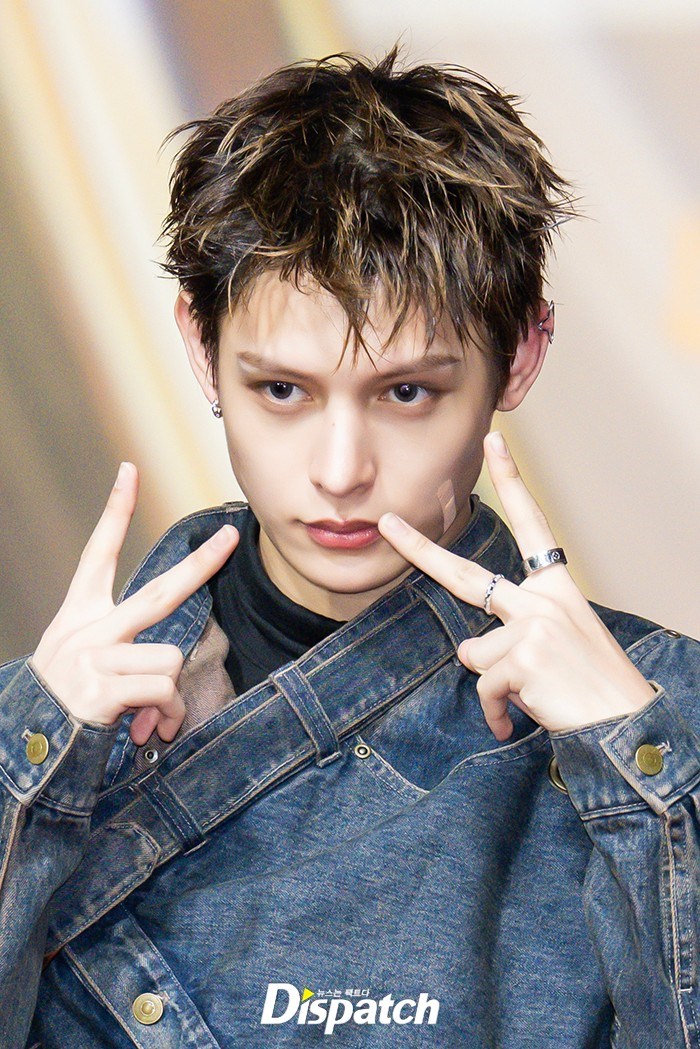 Thảm đỏ hot nhất Giáng sinh 2025: Jang Won Young hóa thiên thần, Winter (aespa) vất vả che dấu ấn tình yêu với Jungkook (BTS) - ảnh 22