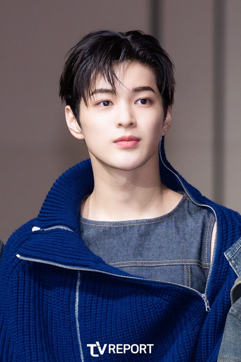 Thảm đỏ hot nhất Giáng sinh 2025: Jang Won Young hóa thiên thần, Winter (aespa) vất vả che dấu ấn tình yêu với Jungkook (BTS) - ảnh 24