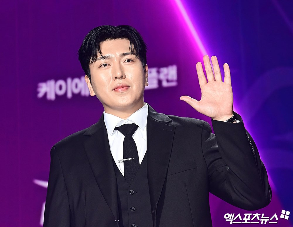 Siêu thảm tím APAN Star Awards 2025: IU hóa “nữ thần mùa xuân”, 2 bạn trai màn ảnh của Yoona đụng độ - ảnh 31