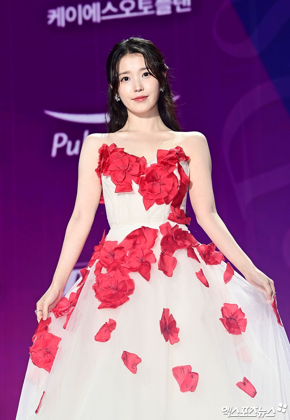 Siêu thảm tím APAN Star Awards 2025: IU hóa “nữ thần mùa xuân”, 2 bạn trai màn ảnh của Yoona đụng độ - ảnh 2