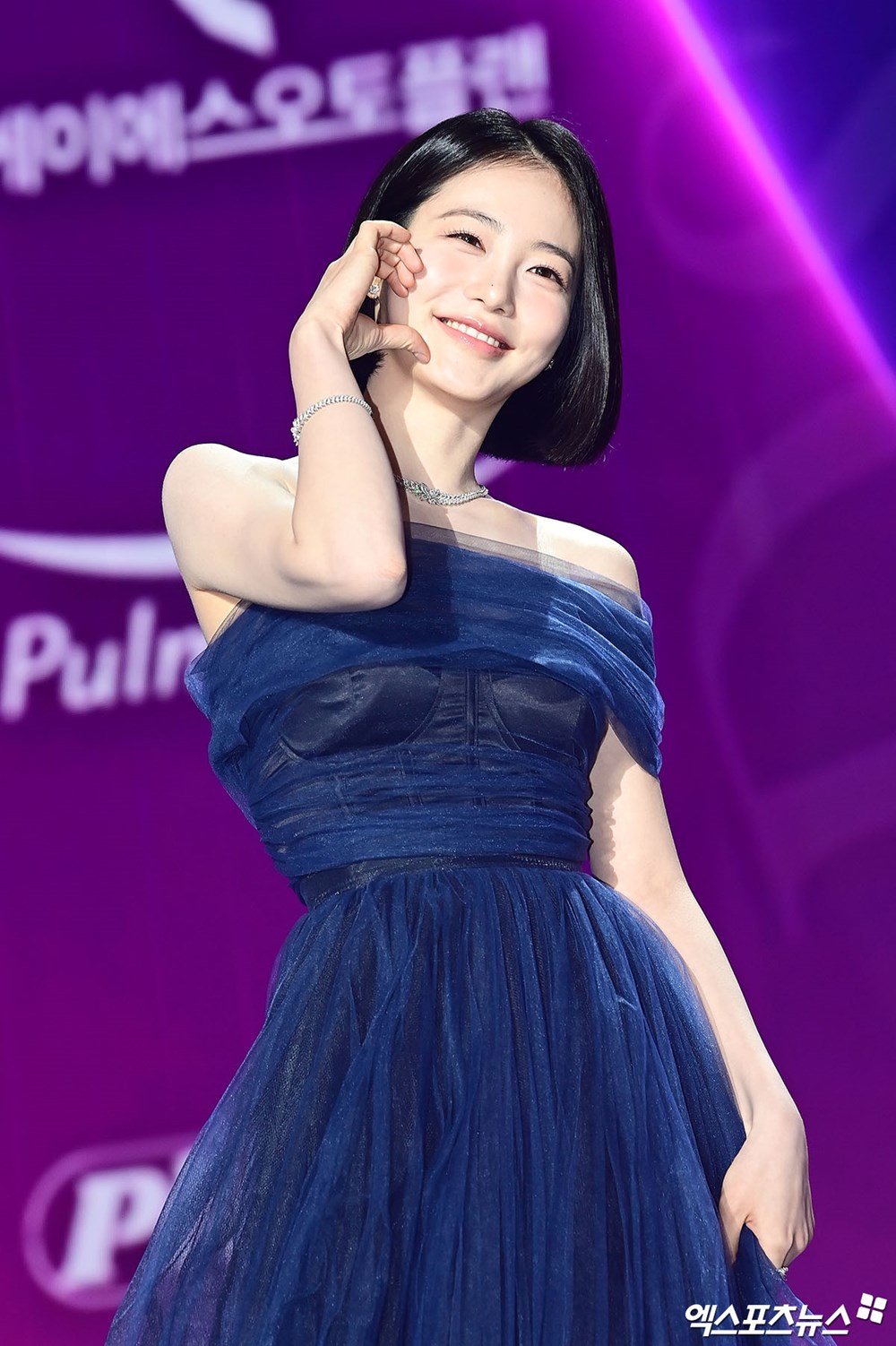 Siêu thảm tím APAN Star Awards 2025: IU hóa “nữ thần mùa xuân”, 2 bạn trai màn ảnh của Yoona đụng độ - ảnh 12