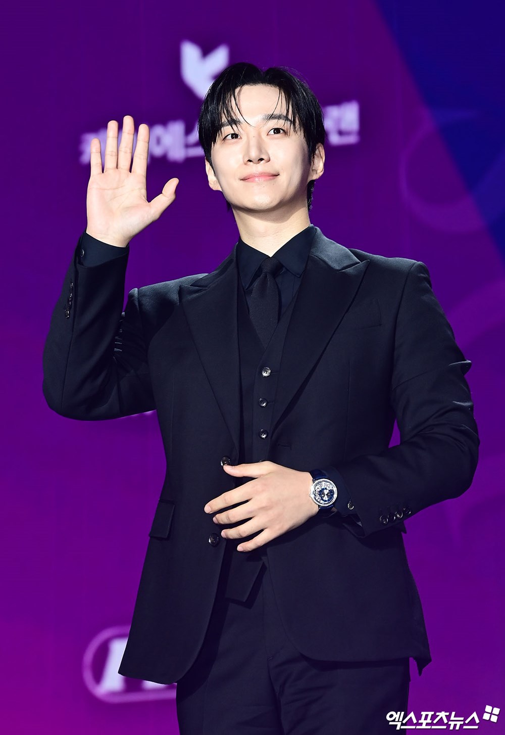 Siêu thảm tím APAN Star Awards 2025: IU hóa “nữ thần mùa xuân”, 2 bạn trai màn ảnh của Yoona đụng độ - ảnh 9