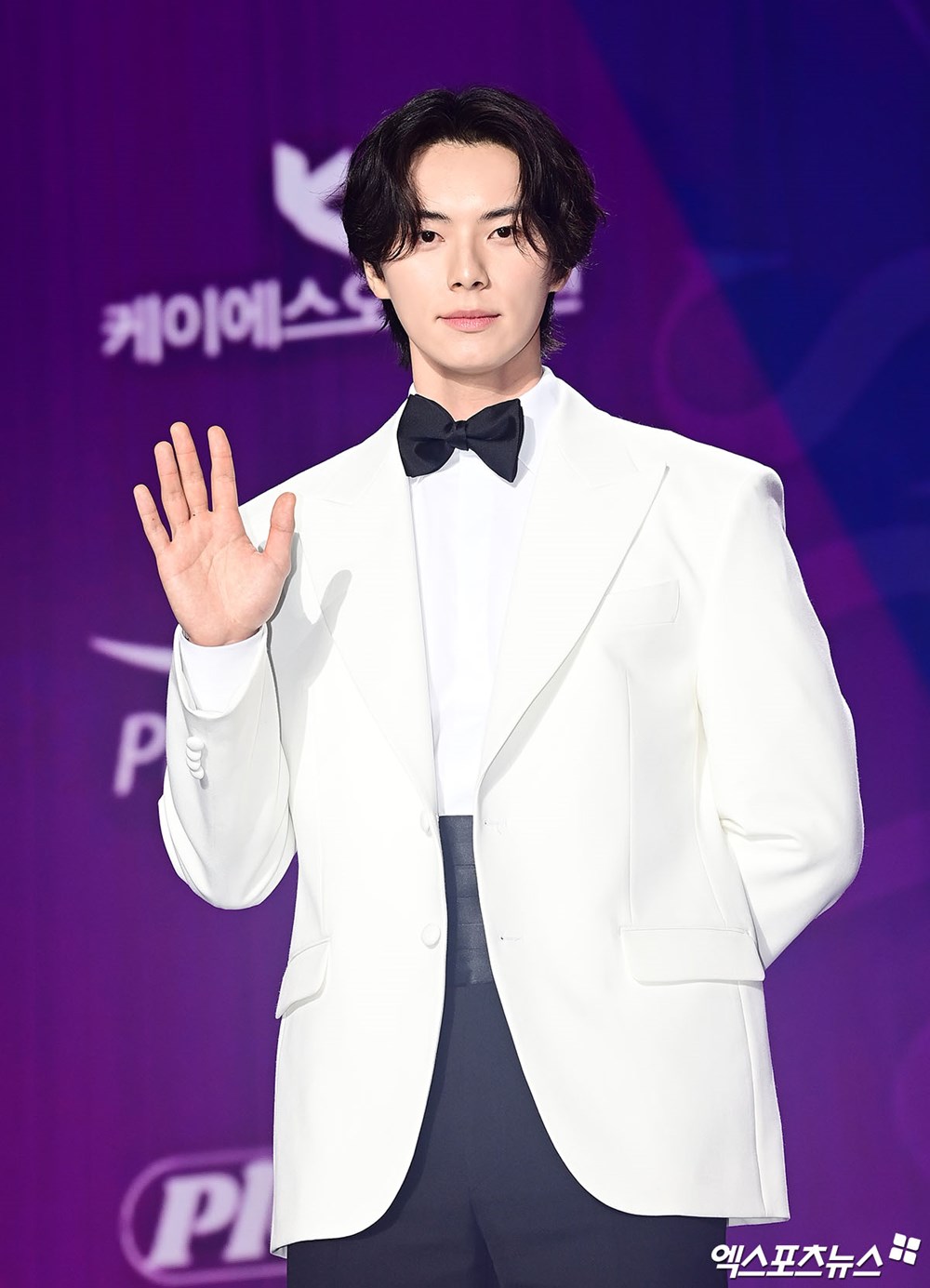 Siêu thảm tím APAN Star Awards 2025: IU hóa “nữ thần mùa xuân”, 2 bạn trai màn ảnh của Yoona đụng độ - ảnh 6