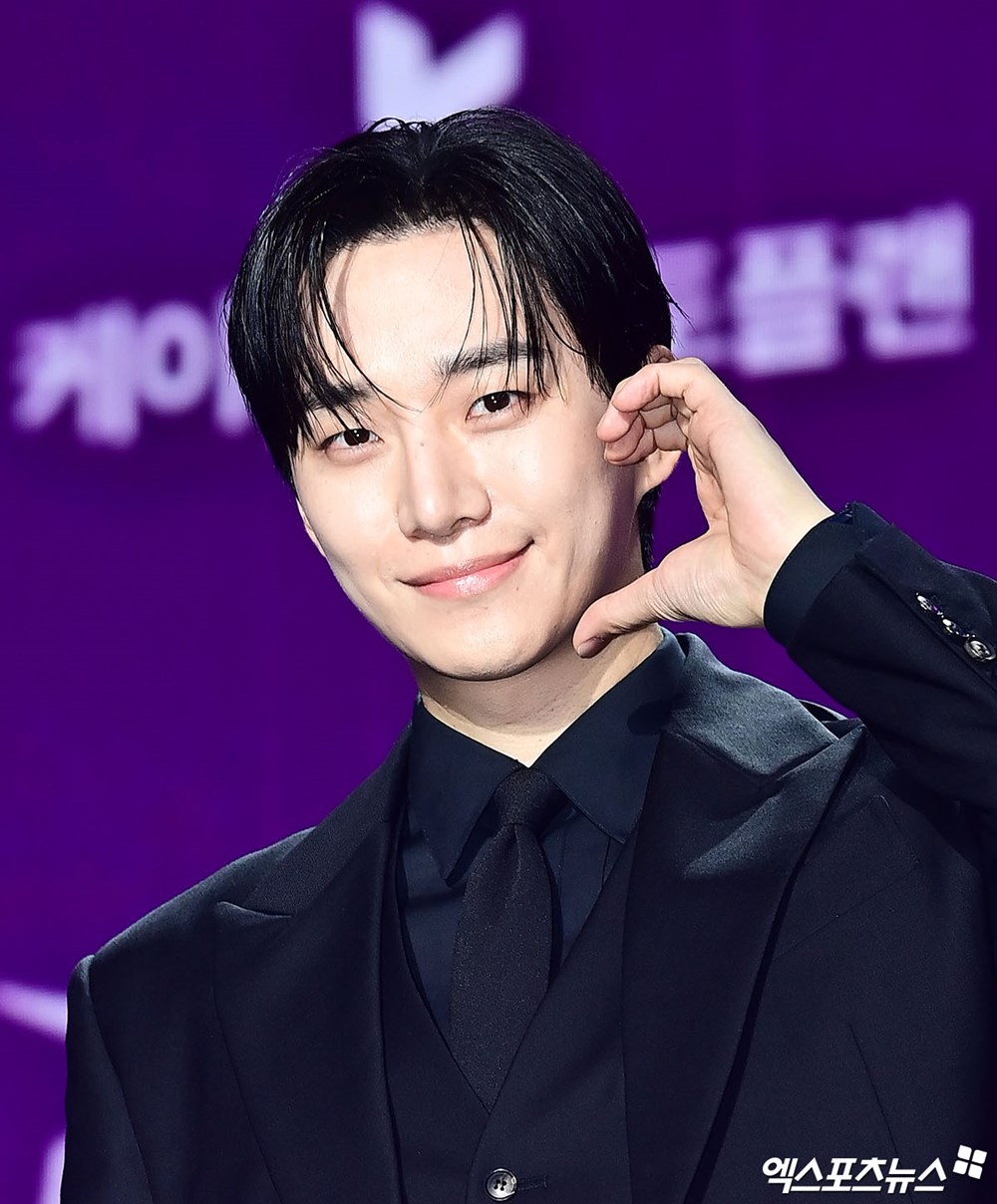 Siêu thảm tím APAN Star Awards 2025: IU hóa “nữ thần mùa xuân”, 2 bạn trai màn ảnh của Yoona đụng độ - ảnh 10