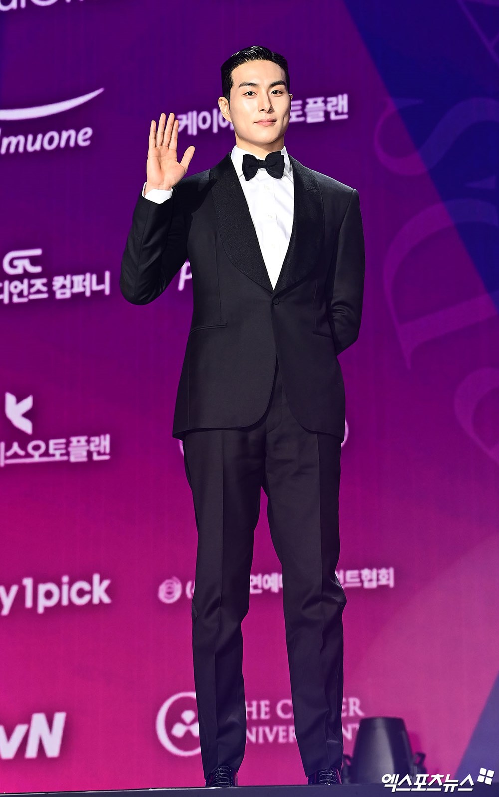 Siêu thảm tím APAN Star Awards 2025: IU hóa “nữ thần mùa xuân”, 2 bạn trai màn ảnh của Yoona đụng độ - ảnh 26