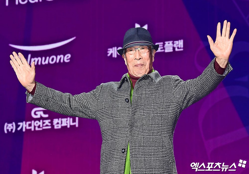 Siêu thảm tím APAN Star Awards 2025: IU hóa “nữ thần mùa xuân”, 2 bạn trai màn ảnh của Yoona đụng độ - ảnh 30