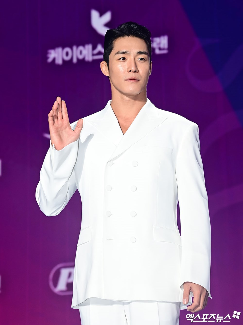 Siêu thảm tím APAN Star Awards 2025: IU hóa “nữ thần mùa xuân”, 2 bạn trai màn ảnh của Yoona đụng độ - ảnh 23