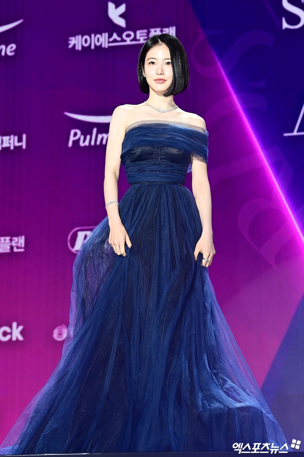 Siêu thảm tím APAN Star Awards 2025: IU hóa “nữ thần mùa xuân”, 2 bạn trai màn ảnh của Yoona đụng độ - ảnh 11