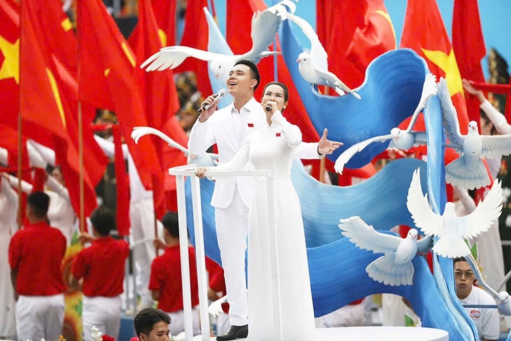 Điểm danh những ca sĩ đắt show của Vpop năm 2025 - ảnh 10