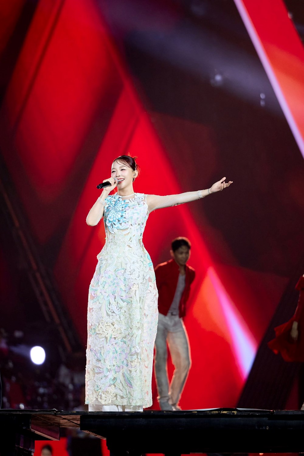 Điểm danh những ca sĩ đắt show của Vpop năm 2025 - ảnh 14