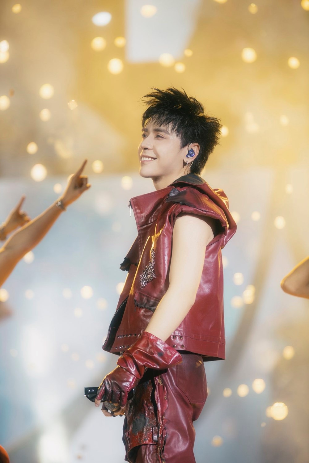 Điểm danh những ca sĩ đắt show của Vpop năm 2025 - ảnh 17