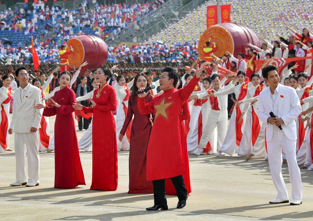 Điểm danh những ca sĩ đắt show của Vpop năm 2025 - ảnh 6