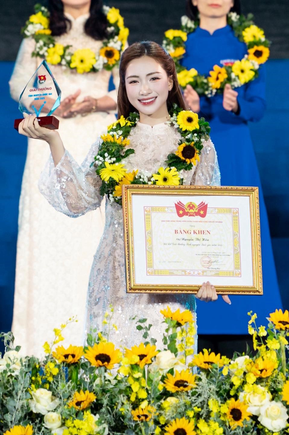 Điểm danh những ca sĩ đắt show của Vpop năm 2025 - ảnh 2