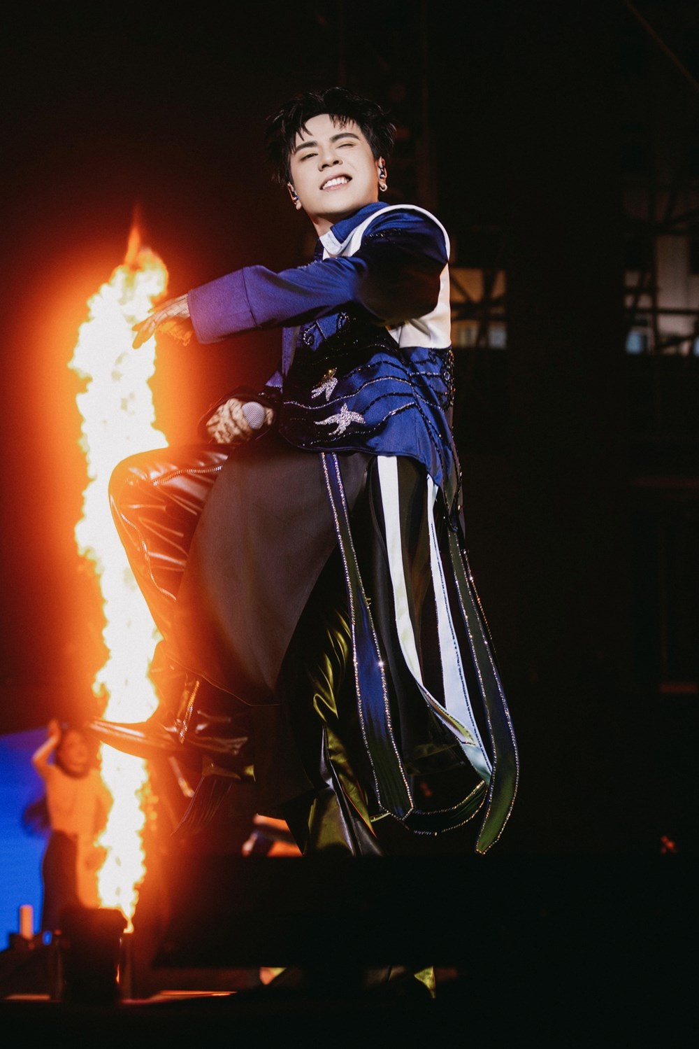 Điểm danh những ca sĩ đắt show của Vpop năm 2025 - ảnh 18