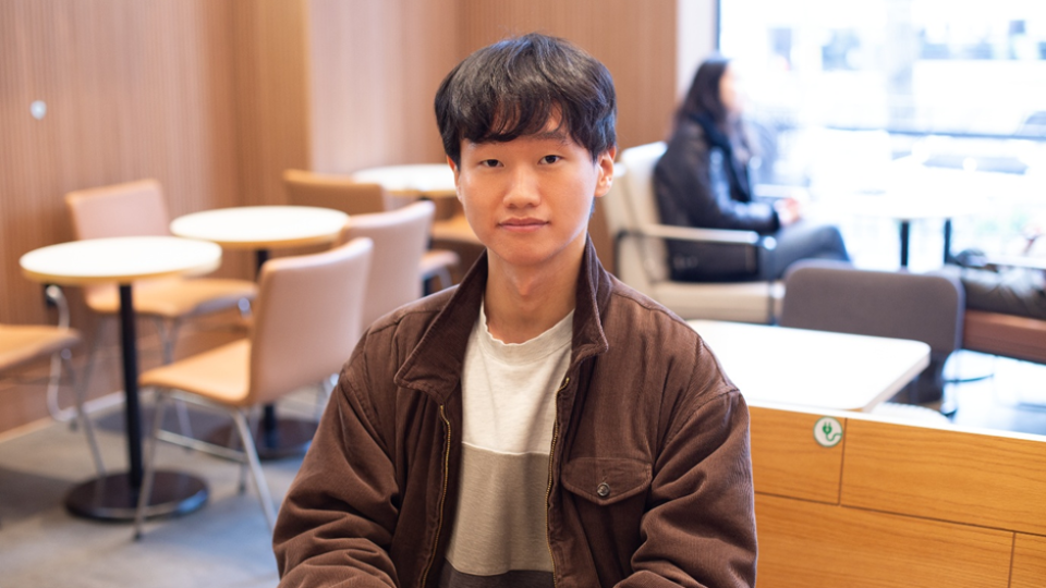 Chiếc ghế sofa này đã làm khó giới khoa học suốt 60 năm - ảnh 1