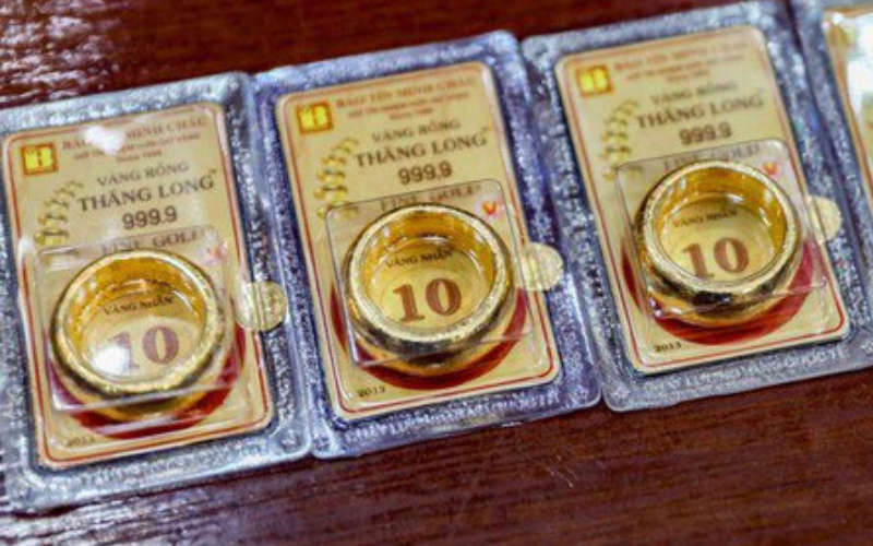 Có 3 cây vàng, nhìn giá vàng hôm nay không biết nên vui hay buồn - ảnh 1