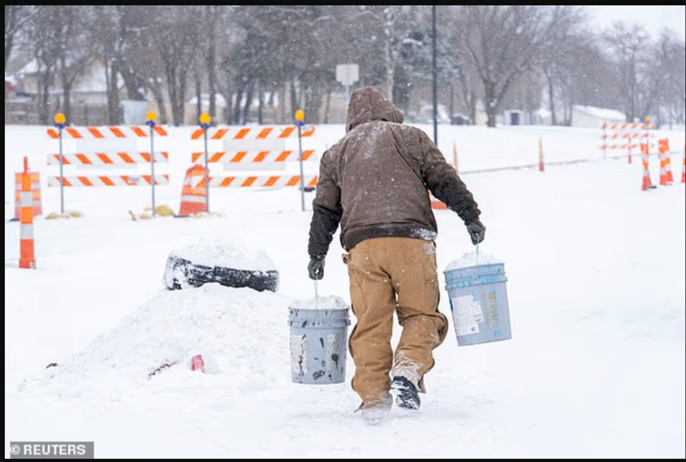 Mỹ: Hơn 15.000 chuyến bay bị gián đoạn do bão mùa Đông - ảnh 3