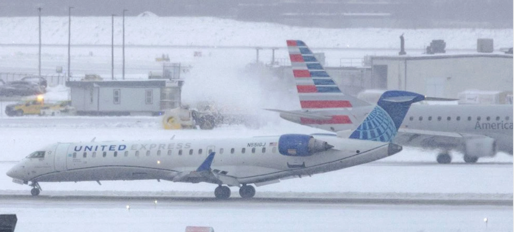 Mỹ: Hơn 15.000 chuyến bay bị gián đoạn do bão mùa Đông - ảnh 1