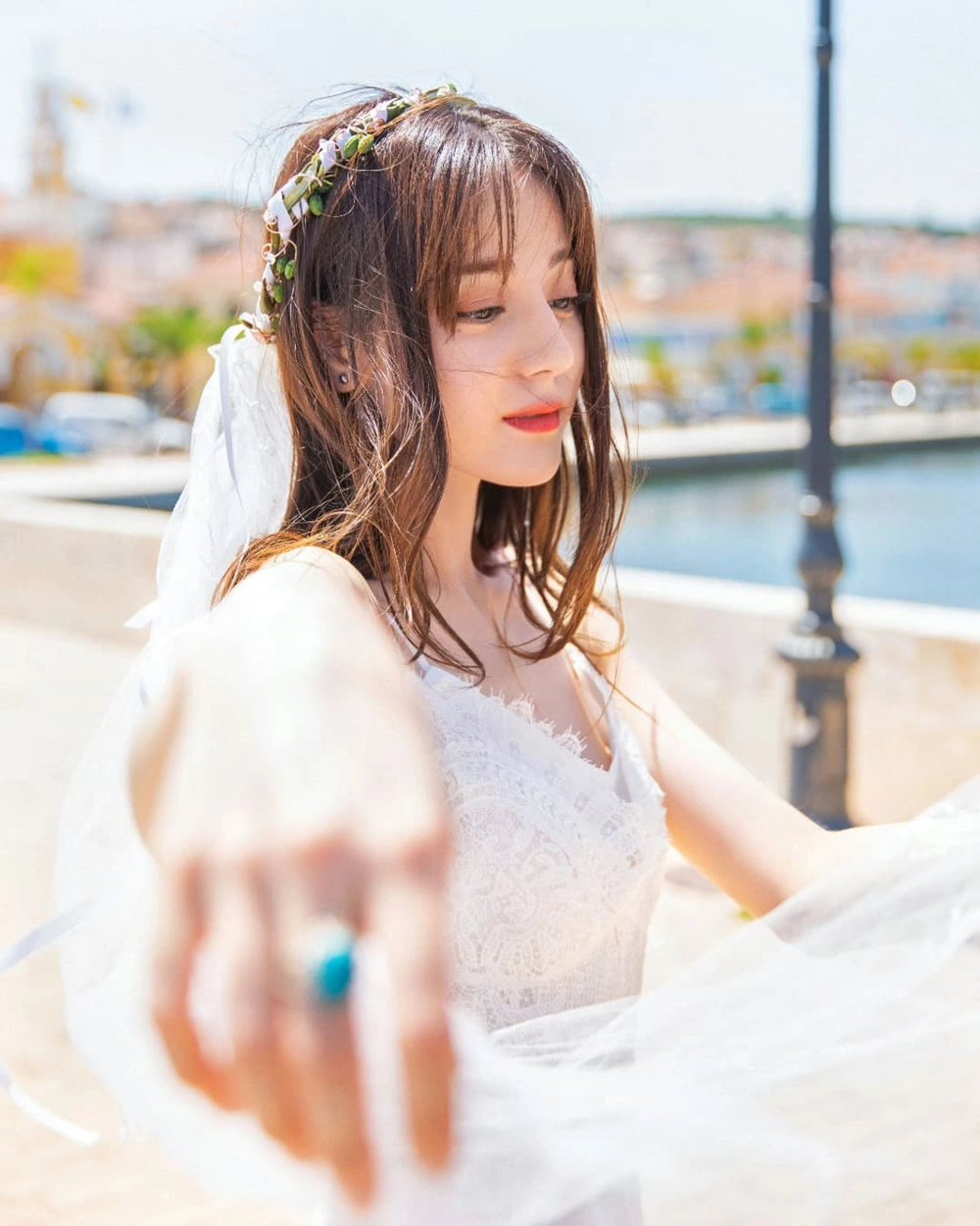 Không cô dâu nào đẹp bằng Địch Lệ Nhiệt Ba! - ảnh 15