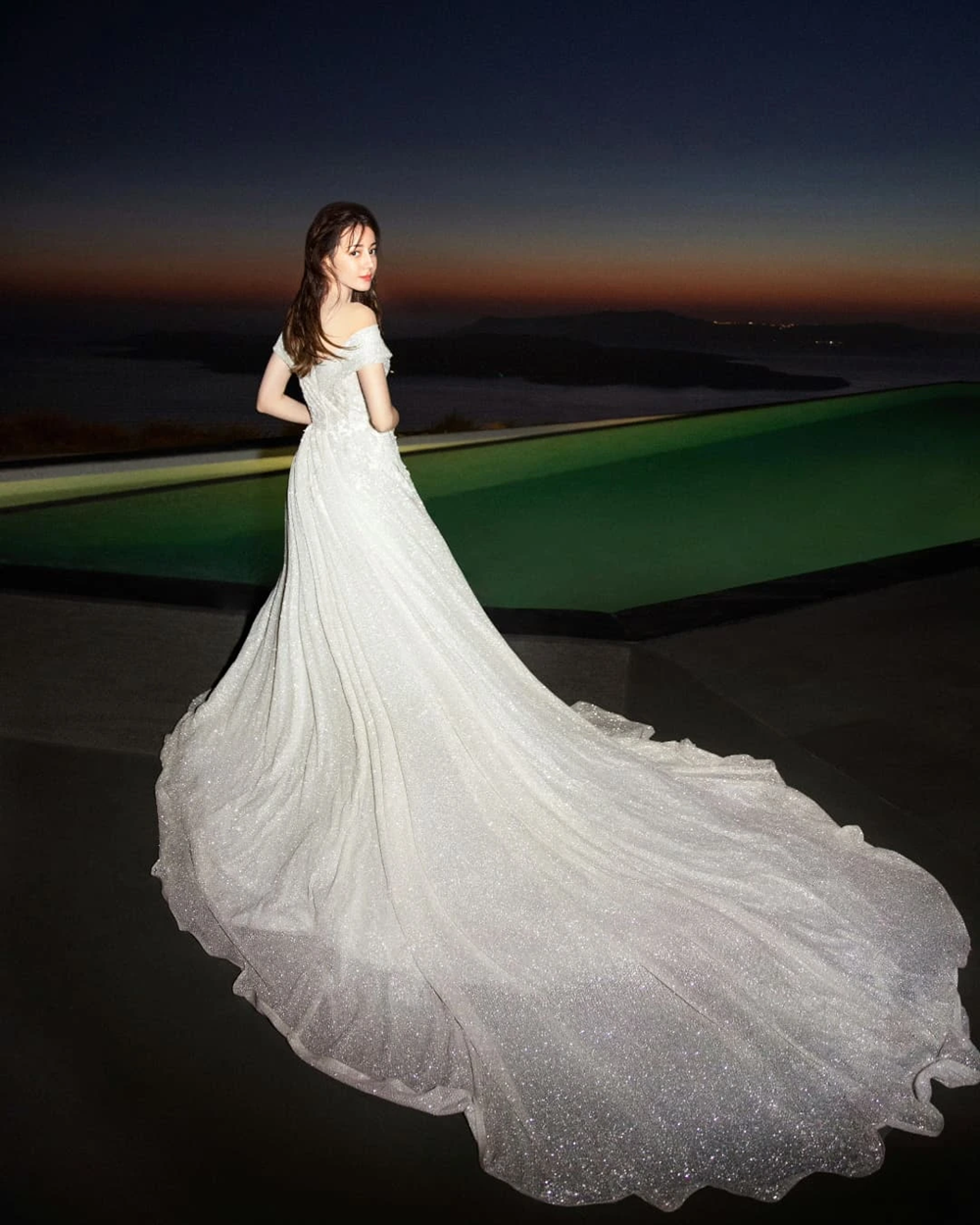 Không cô dâu nào đẹp bằng Địch Lệ Nhiệt Ba! - ảnh 12