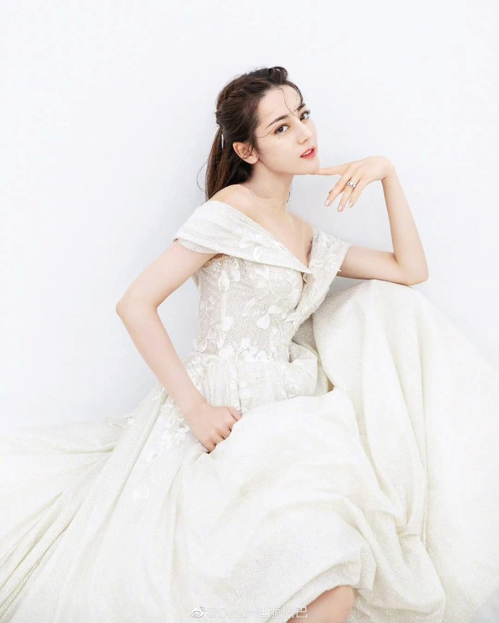 Không cô dâu nào đẹp bằng Địch Lệ Nhiệt Ba! - ảnh 5