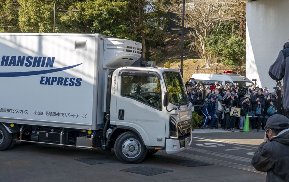 Hàng dài người dân Nhật Bản xúc động xếp hàng chia tay cặp gấu trúc sinh đôi quay trở về Trung Quốc, sở thú có thể thiệt hại tới 3.400 tỷ đồng/năm - ảnh 5