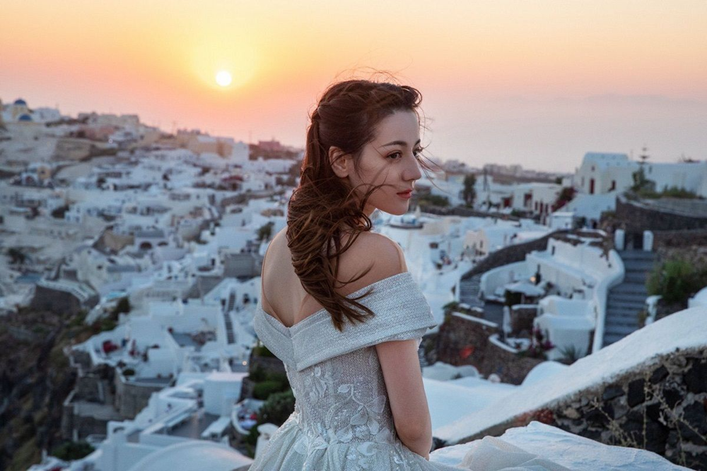 Không cô dâu nào đẹp bằng Địch Lệ Nhiệt Ba! - ảnh 1