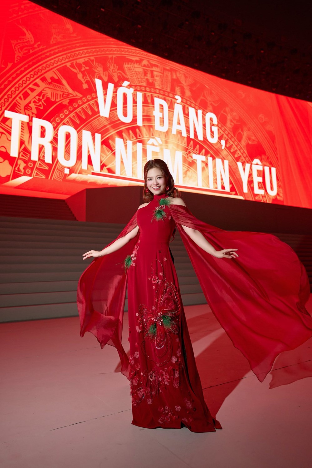 Giảng viên thanh nhạc đắt show nhất Việt Nam: Thủ khoa trường nghệ thuật, sự nghiệp lẫn nhan sắc đều lên hương - ảnh 1