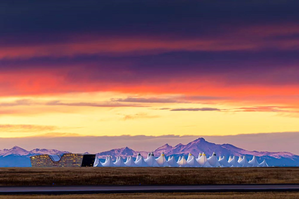 Sân bay Denver và những bí ẩn gây tò mò suốt ba thập kỷ - ảnh 1