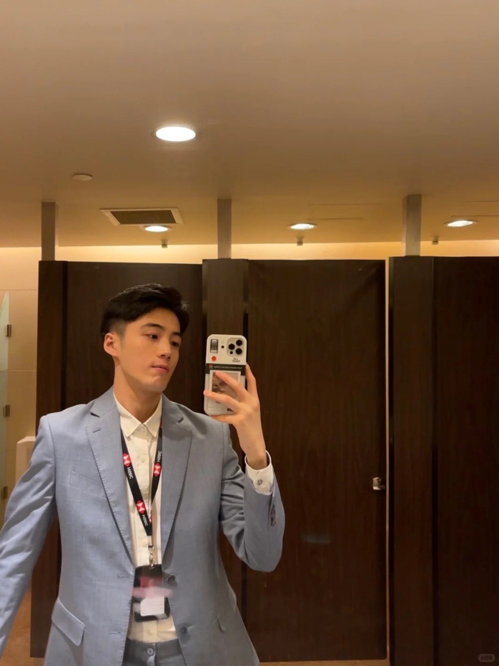 “Thu nhập hơn 300 triệu/tháng ở Hong Kong (Trung Quốc) là nghèo?” - Nhân viên ngân hàng chia sẻ trên Threads khiến netizen tranh cãi dữ dội - ảnh 3