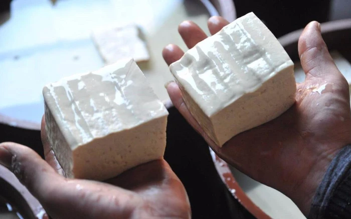 Ra chợ mua đậu phụ, gặp 3 loại này ngon, rẻ mấy cũng đừng mua, ít chất dinh dưỡng lại đầu độc sức khỏe - ảnh 2