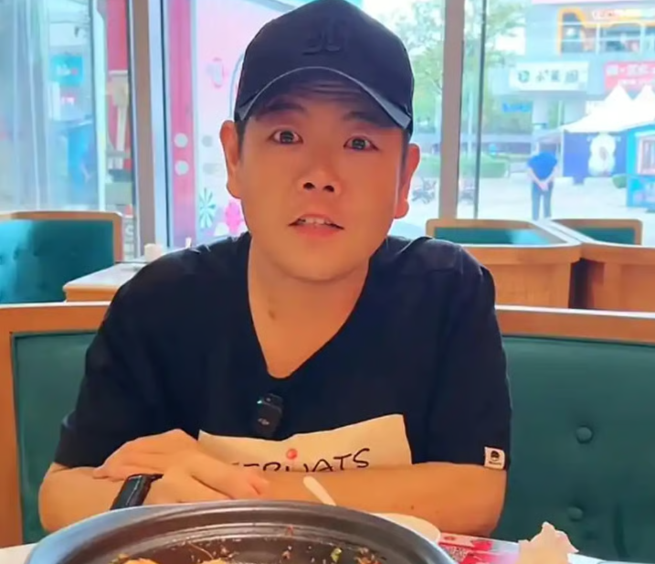 Cuộc đời buồn hiện tại của cậu bé “thánh meme” nổi tiếng Trung Quốc  - ảnh 4