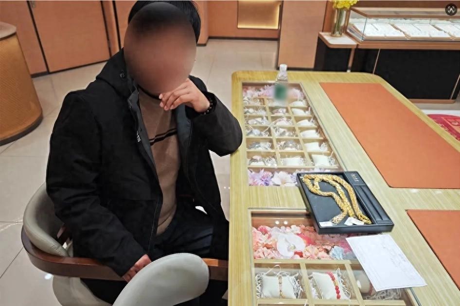 Phát hiện 1 người đàn ông mua 58,67 chỉ vàng cùng một lúc, nhân viên nói thẳng: “Chúng tôi không bán“ - ảnh 2