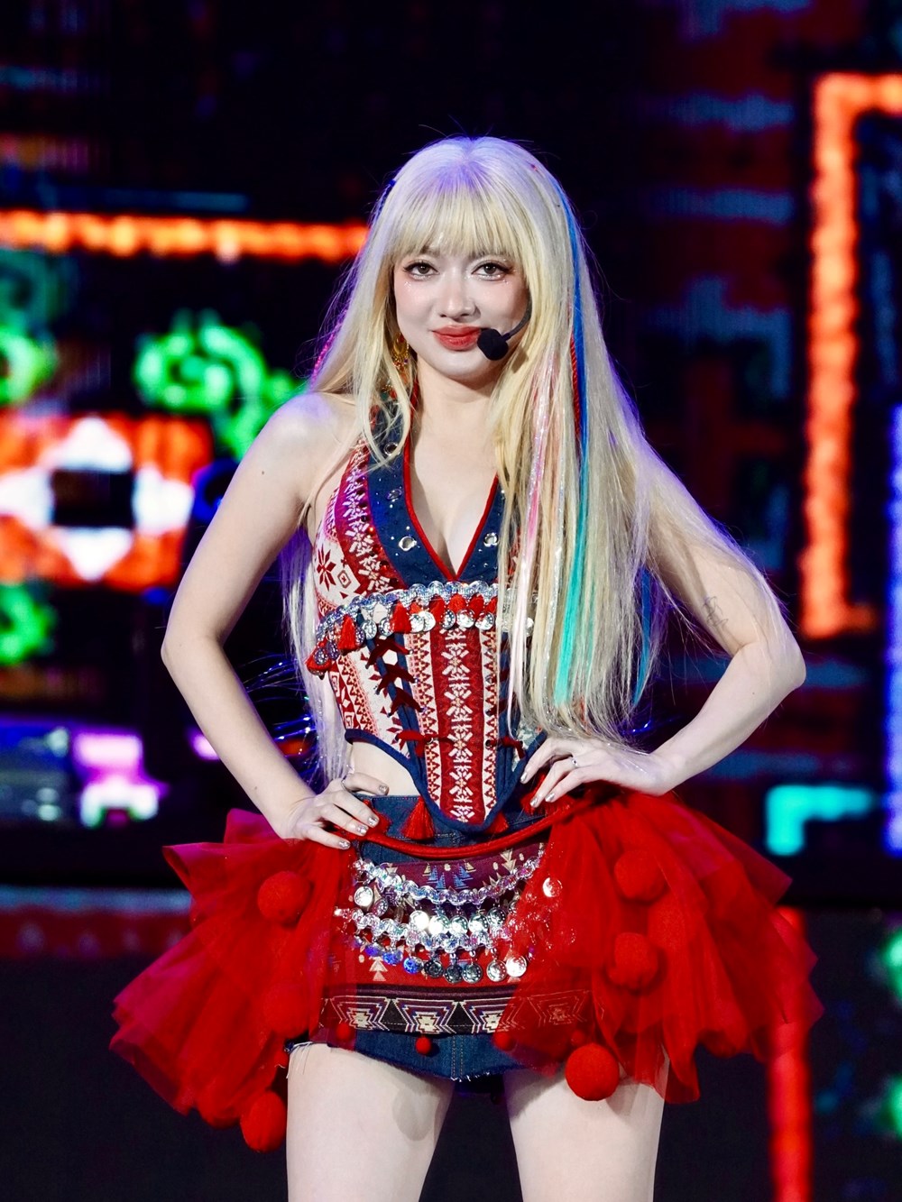 Lộ clip nữ ca sĩ Việt thử váy cưới, chuẩn bị kết hôn với chồng Việt kiều - ảnh 4