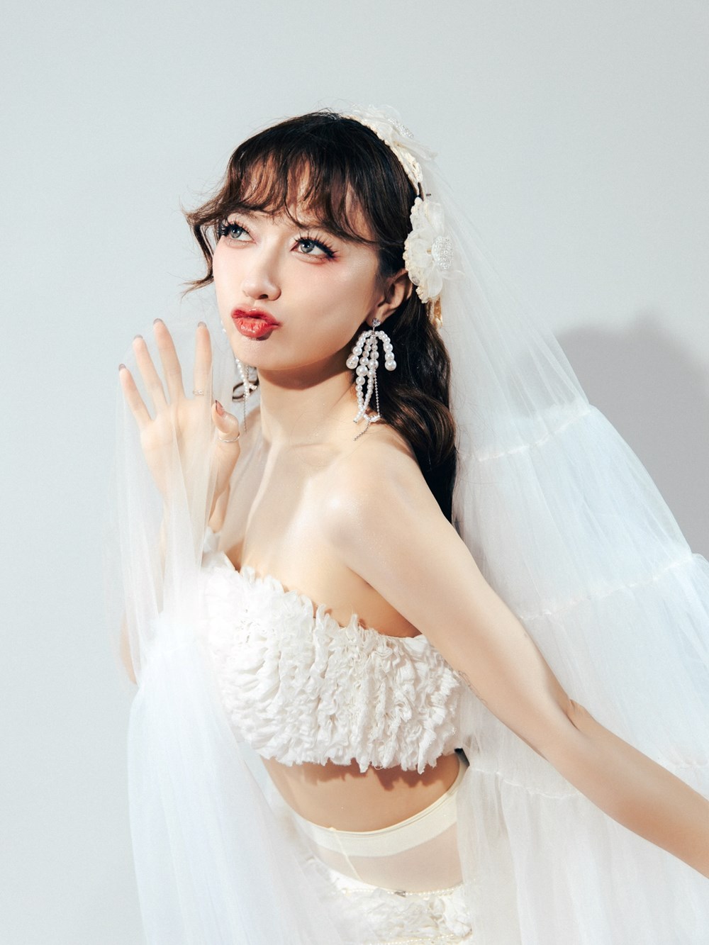 Lộ clip nữ ca sĩ Việt thử váy cưới, chuẩn bị kết hôn với chồng Việt kiều - ảnh 5